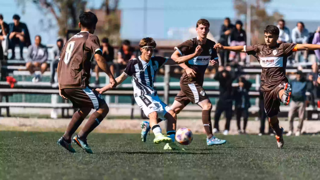 Communicate With Teammates in Soccer