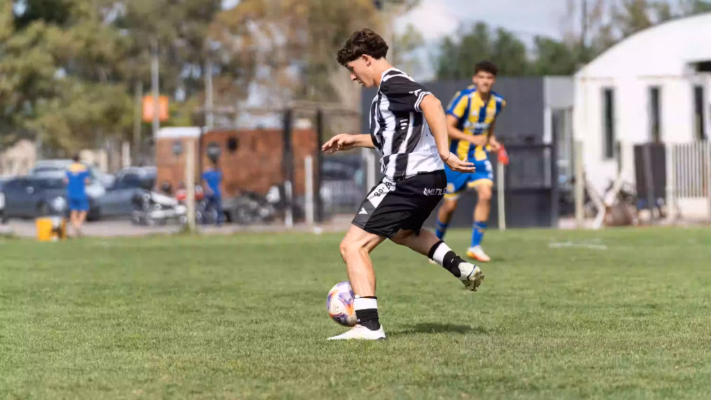Soccer Winger Running Distance1